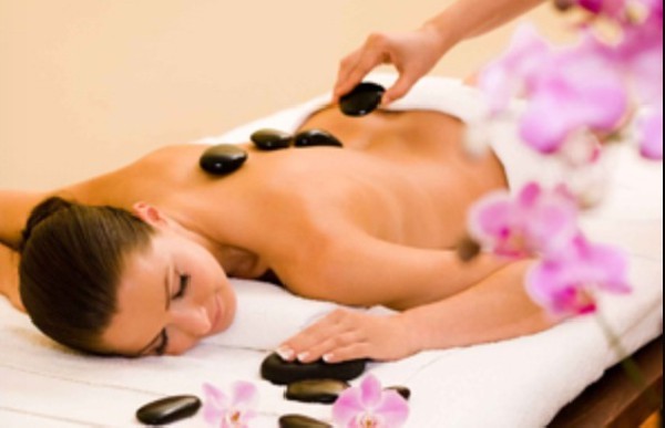 Besoin de détente ? Venez découvrir le massage corps aux pierres chaudes et profitez des bienfaits d'une détente profonde ...